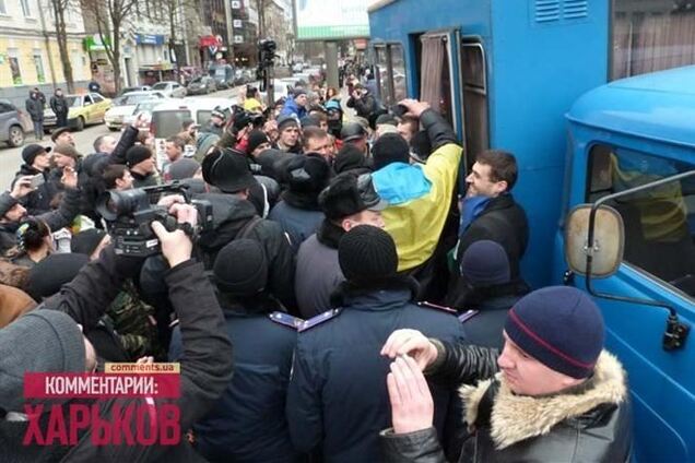 В Харькове Евромайдан забросали петардами