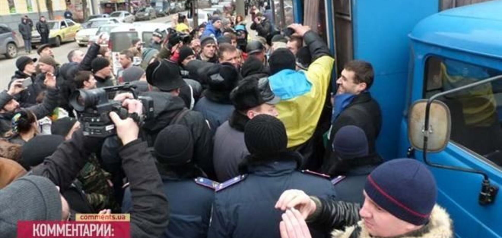 В Харькове Евромайдан забросали петардами