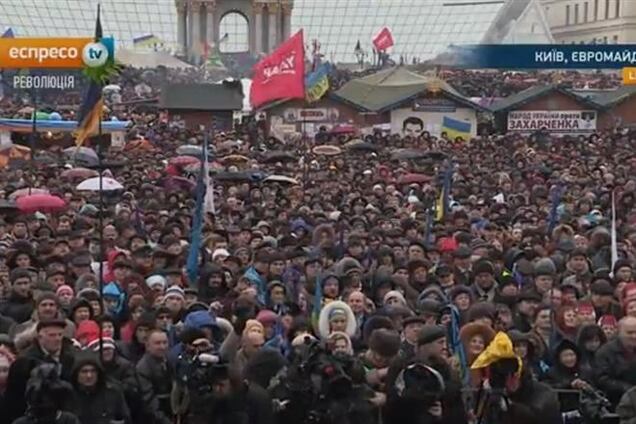 На Евромайдане собрались десятки тысяч людей