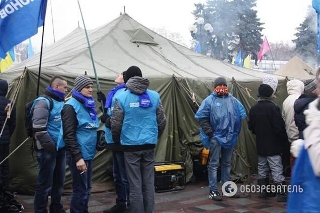 Антимайдан оживает: установлены первые палатки и полевые кухни