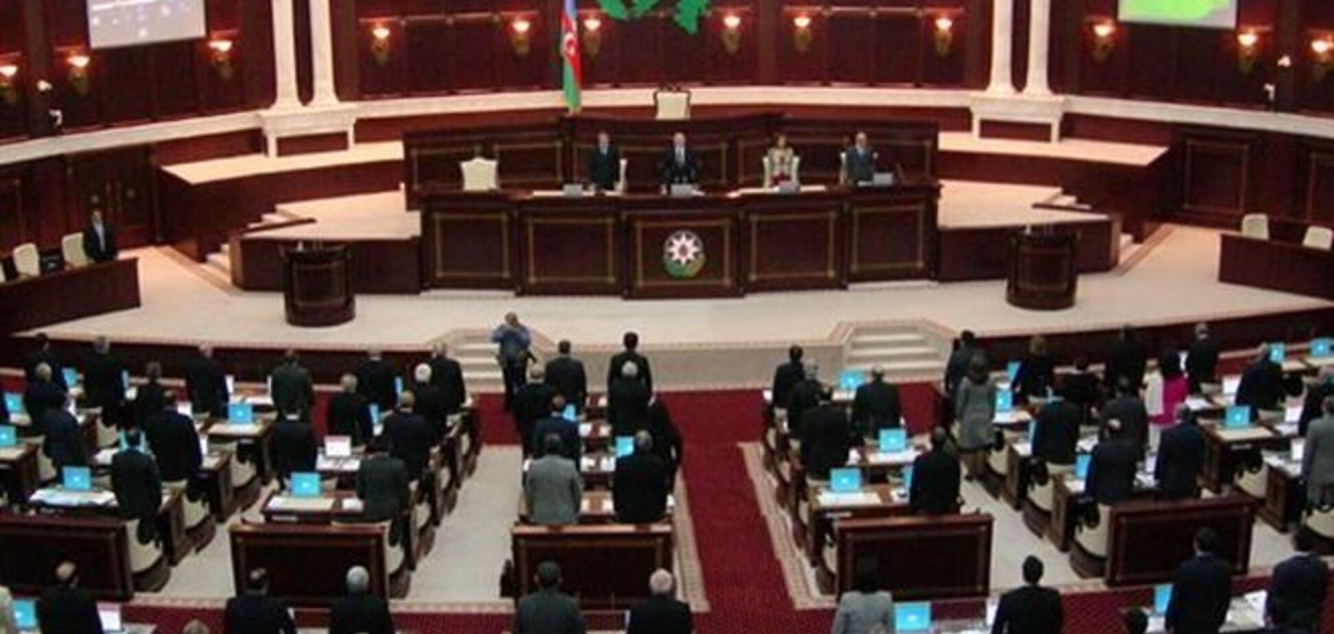 В здании парламента Азербайджана запретили пользоваться смартфонами