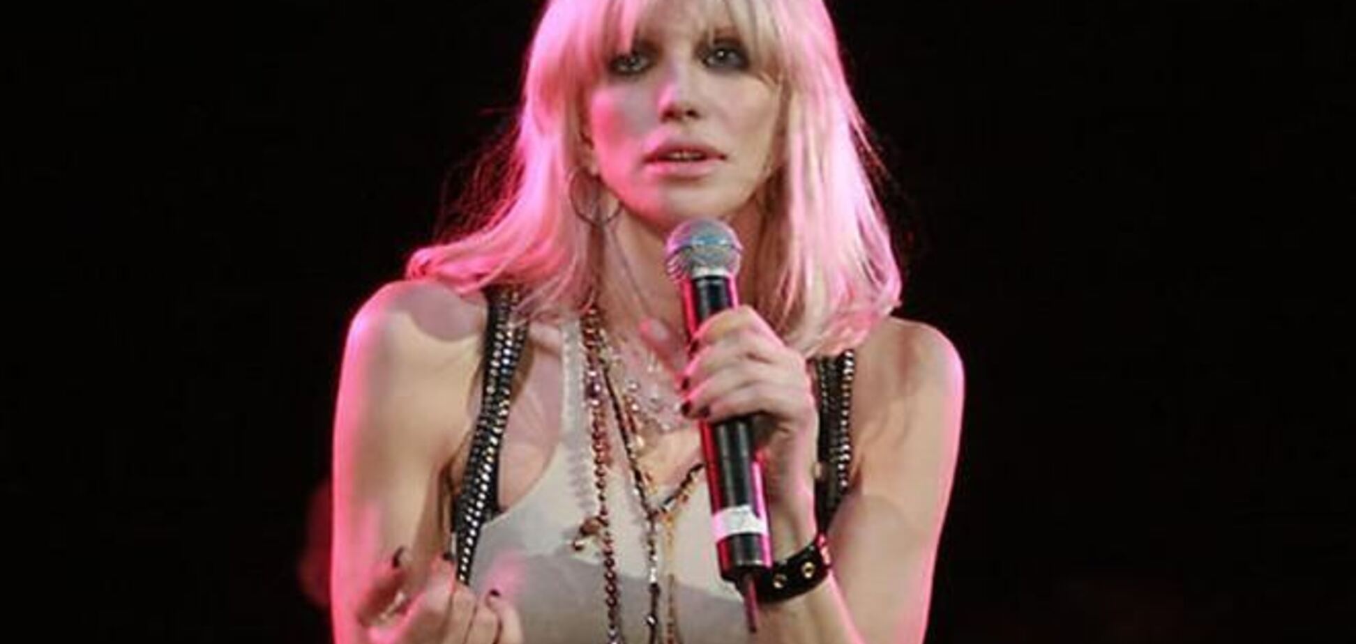 Кортни Лав обвинили в клевете за запись в Twitter