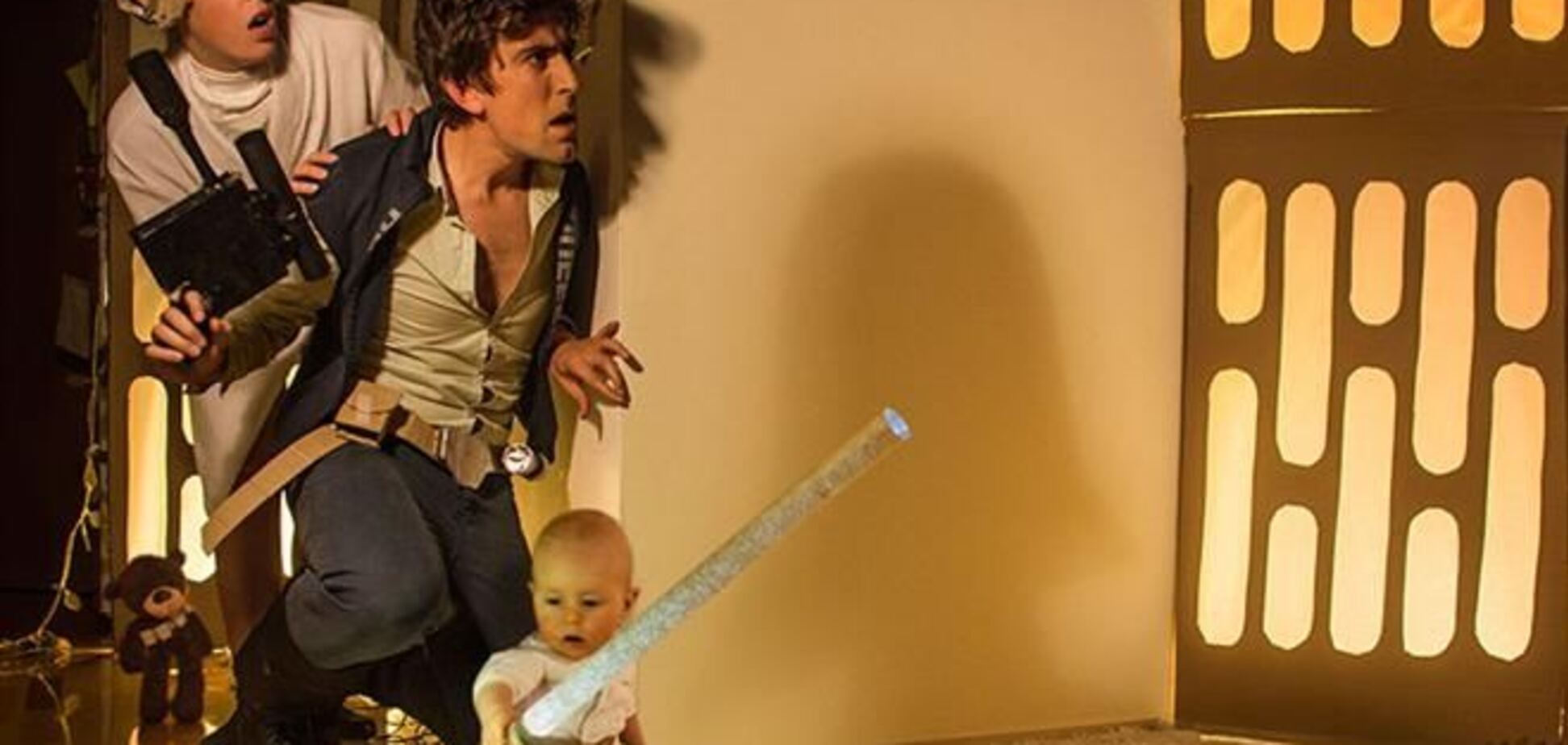 Фотосессия супругов и их 10-месячного сына покорила Интернет