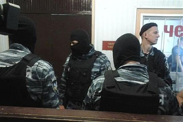 Экс-милиционер избил участника штурма Врадиевского райотдела