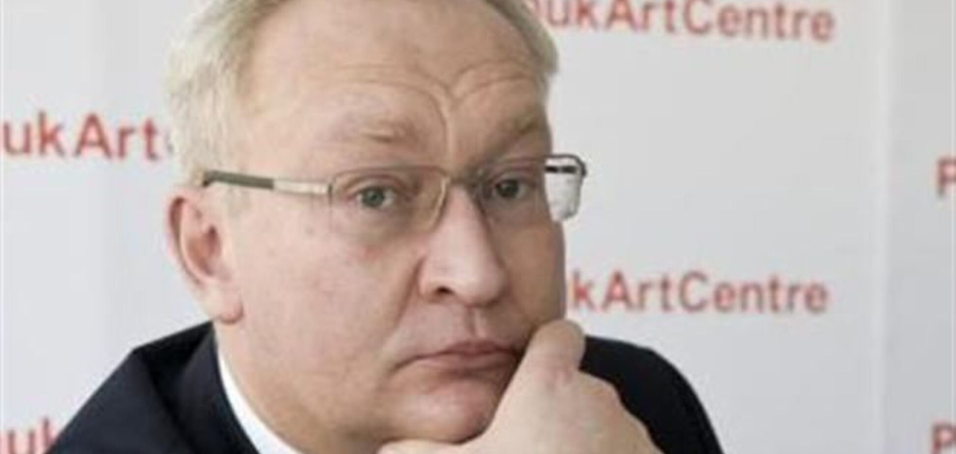 Яценюк требует уголовного дела против замминистра культуры
