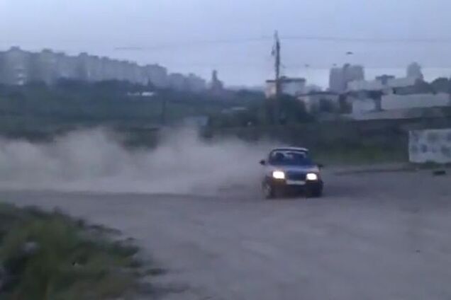 Дрифтующий ВАЗ превратился в тонущий таз