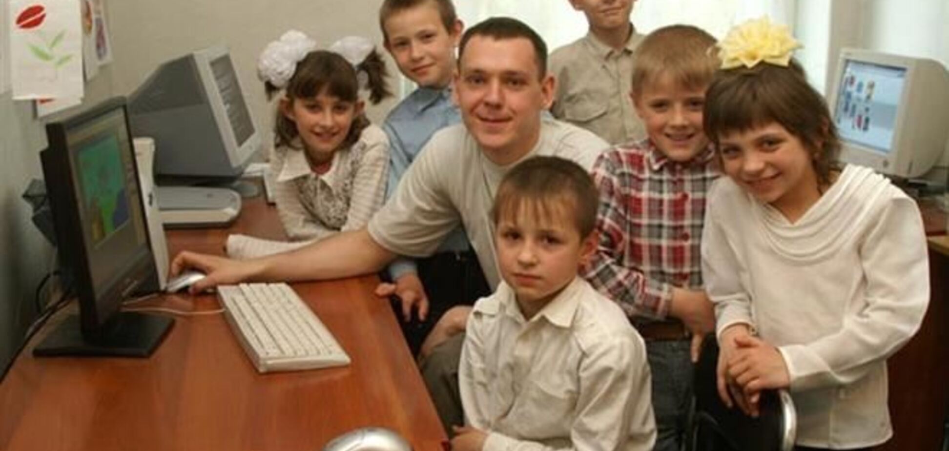 Все школы Киевщины будут начинать первые уроки с гимна Украины