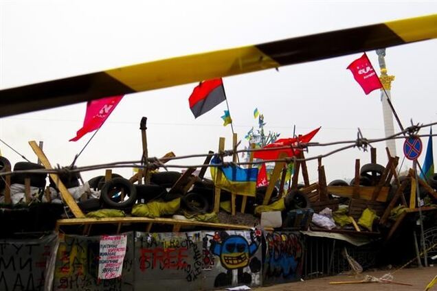 Близько сотні прихильників 'порядку в Києві' підійшли до барикад Евромайдана