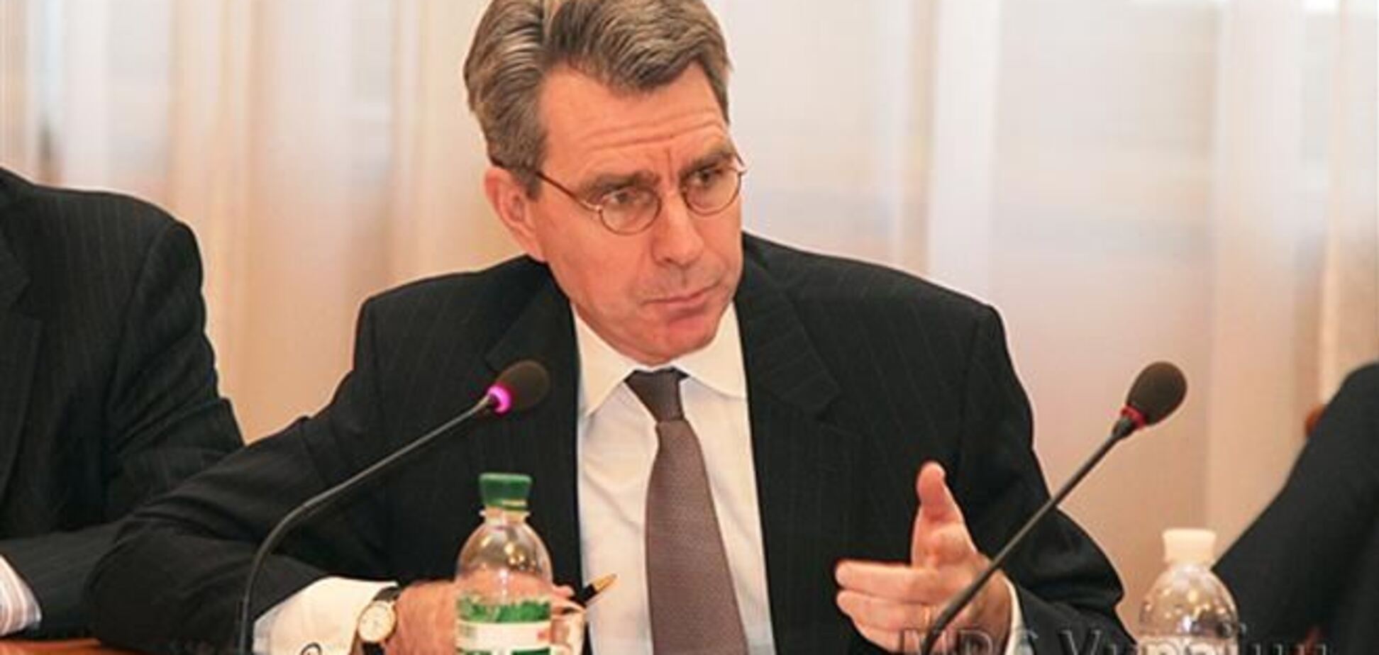 Посол США выразил уважение украинским милиционерам 