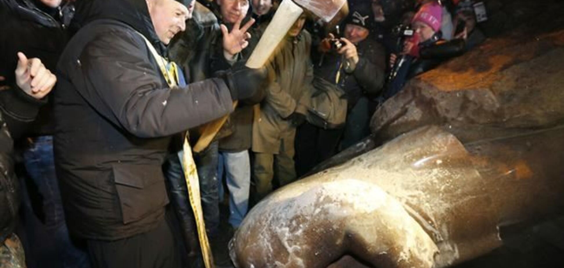 Коммунисты требуют сажать на пять лет за снос памятников