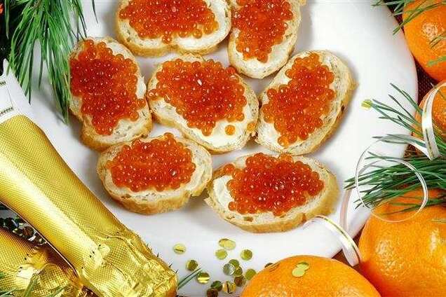 Украинцы за новогодние праздники съели красной икры и цитрусовых на $100 млн