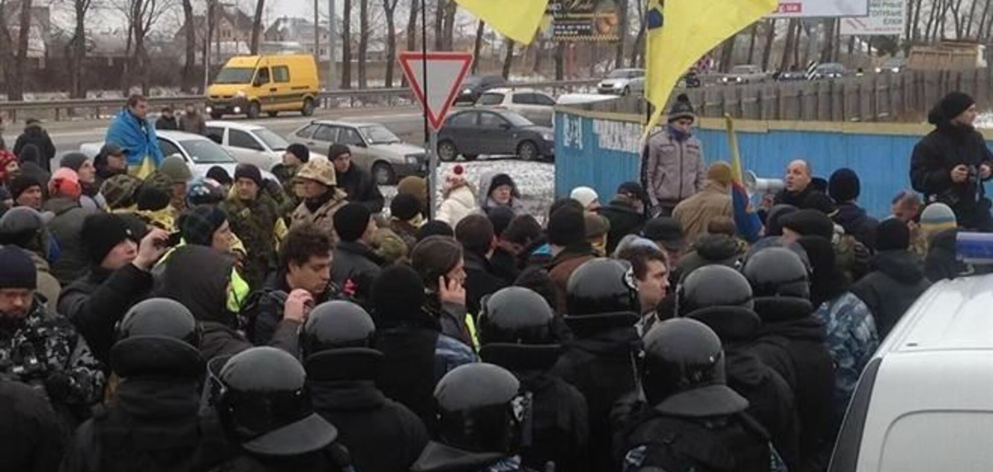 Бригинец: по Киеву ездит кортеж-дублер, имитирующий передвижение Януковича