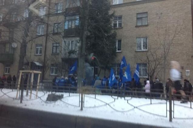 К Мариинскому парку движется колонна ПТУшников - Геращенко