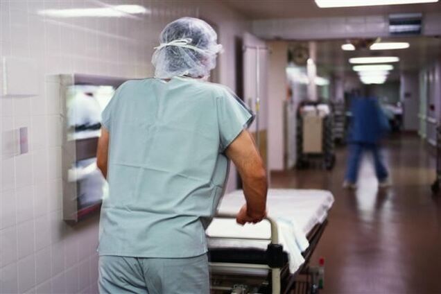 Китайську акушерку засудили до страти за продаж немовлят