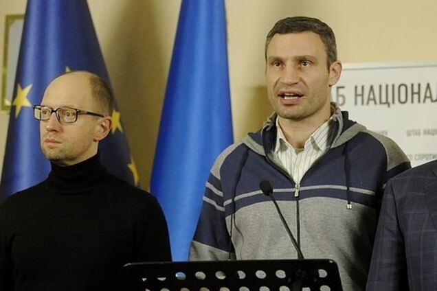 Политолог: Яценюк с помощью партийных ресурсов сливает Кличко с выборов