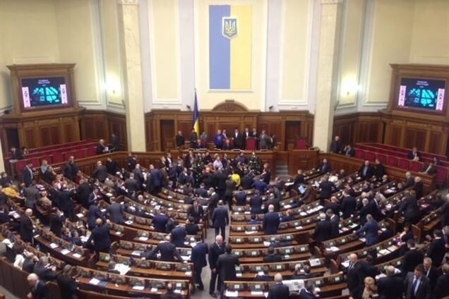 Трибуна и президиум Рады снова заблокированы