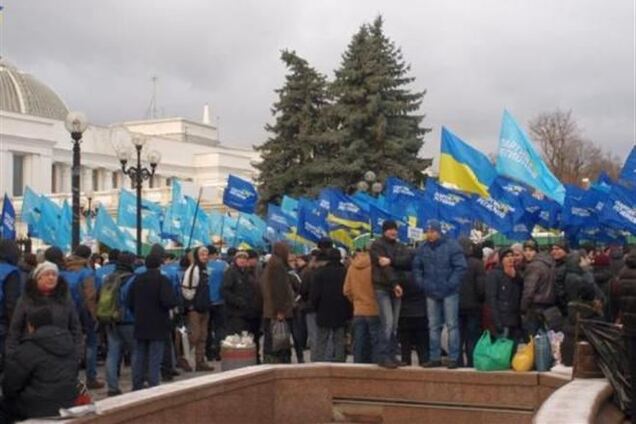 На Антимайдане объяснили причину появлений колонн в Мариинском парке