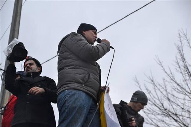 Квартиру организатора Автомайдана пикетируют неизвестные