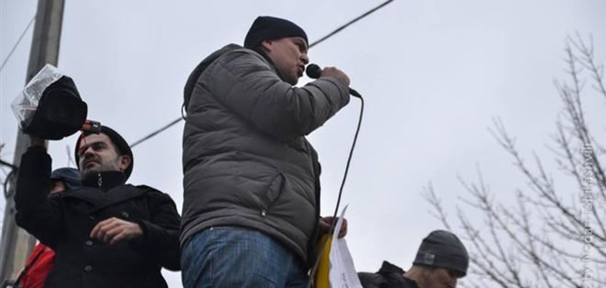 Квартиру организатора Автомайдана пикетируют неизвестные