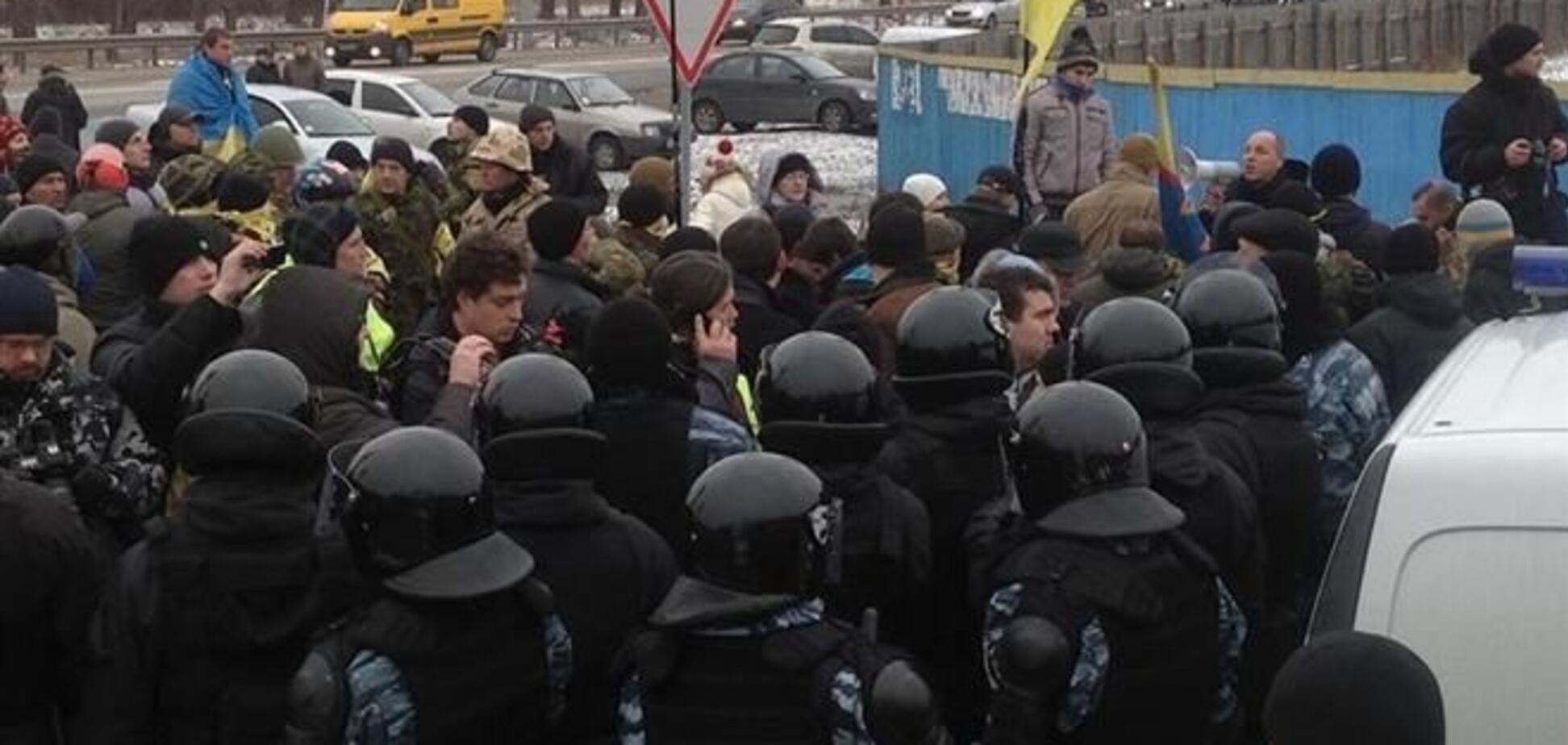 За технику для перекрытия дорог возле Межигорья селянам платят по 1 тыс.грн