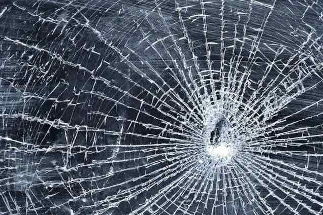 На Черкасщине льдина с грузовика пробила лобовое стекло встречного автобуса