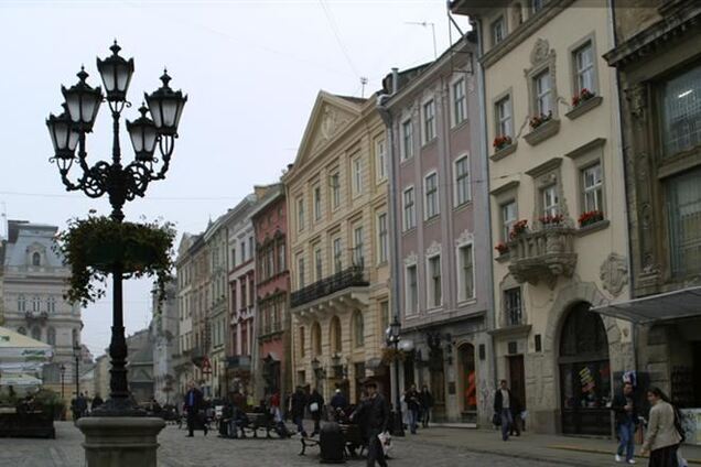 У Львові під час пікету активісти побилися зі свободівцями