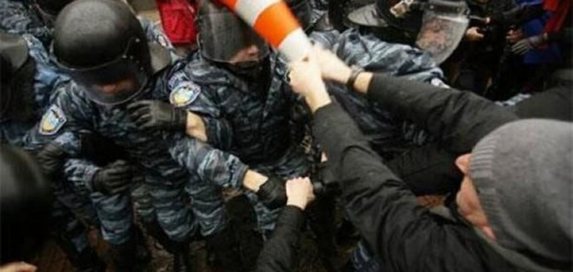 Рада освободила митингующих и 'беркутовцев' от ответственности за драки на Евромайдане