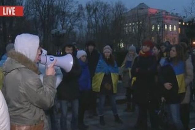 Возле памятника Шевченко в Киеве протестуют студенты