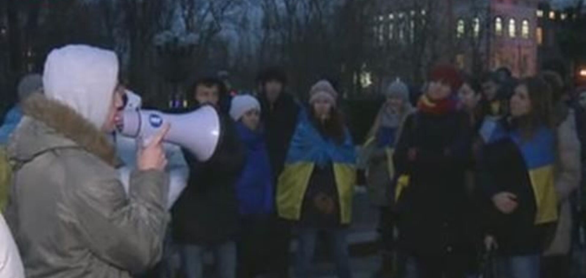 Возле памятника Шевченко в Киеве протестуют студенты
