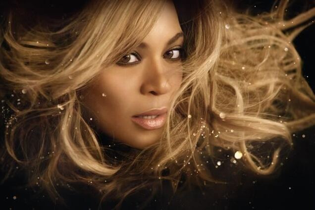 Бейонсе вся в золоте в рекламе нового парфюма
