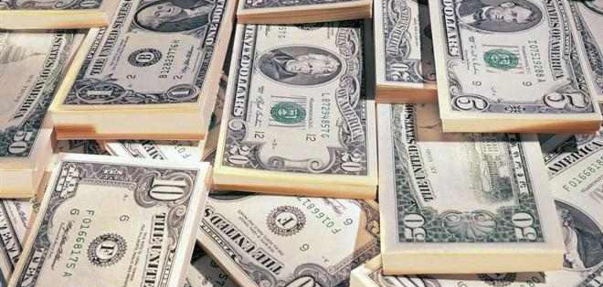 Доллар вырос на открытии межбанка