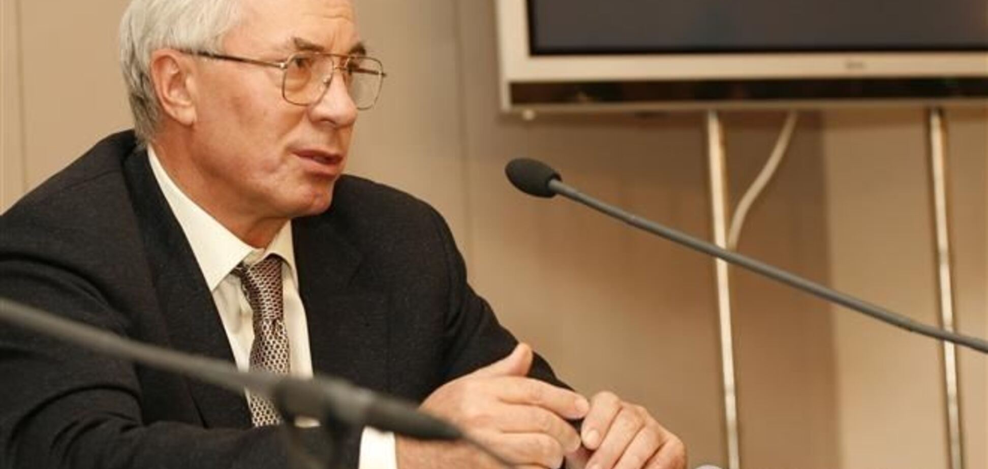 Азаров: нам удалось не допустить падения ВВП в 2013 году