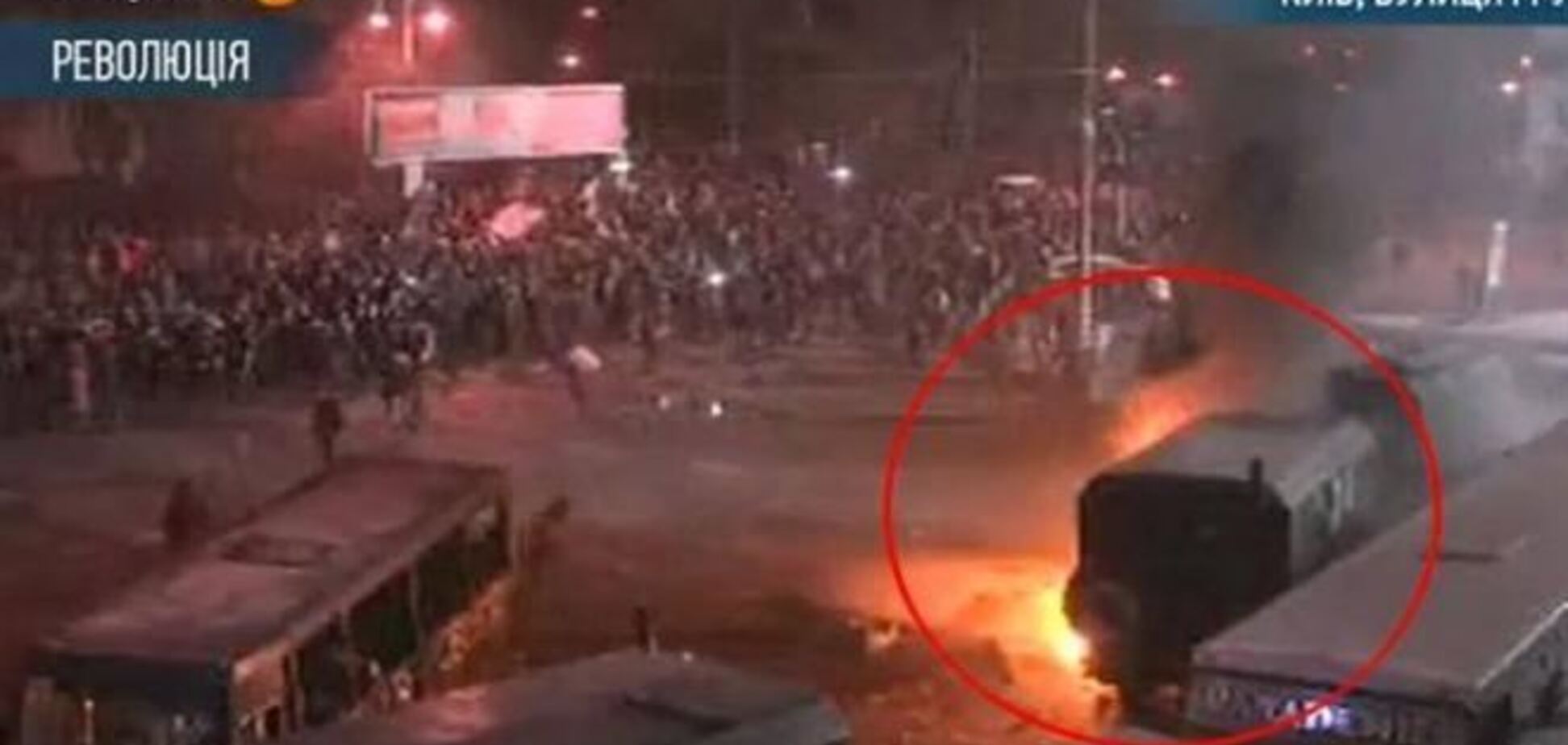 В центре Киева протестующие подожгли грузовик