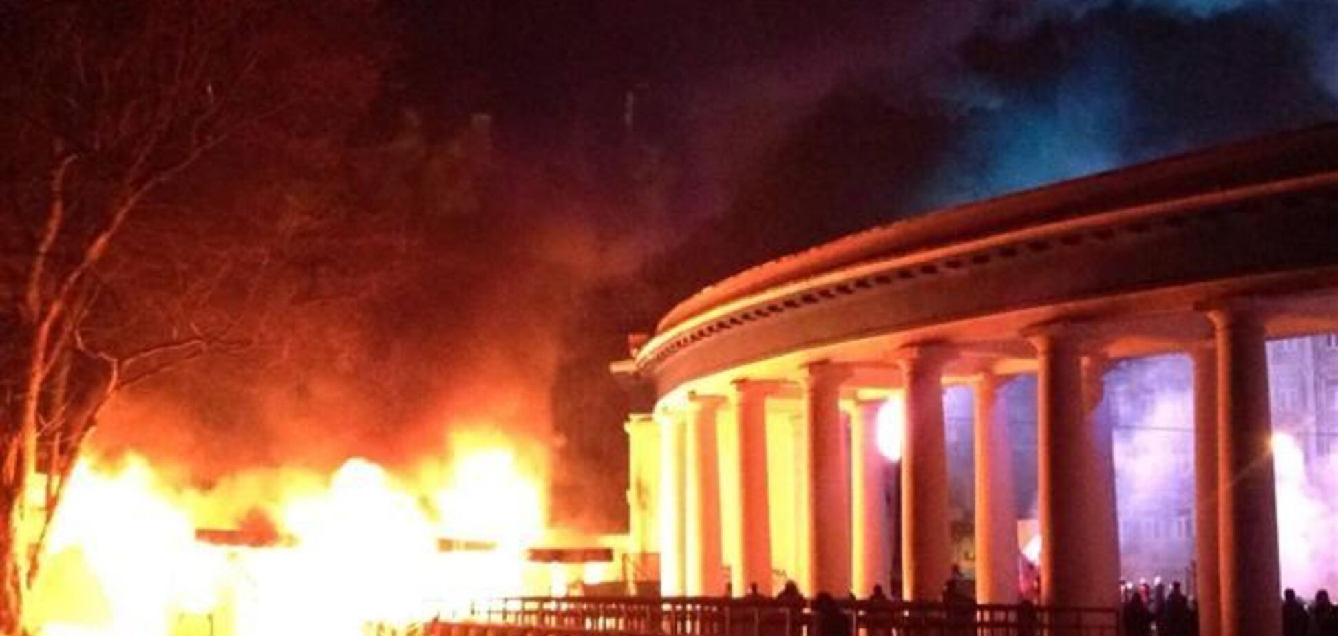 Огонь добрался до стадиона 'Динамо'