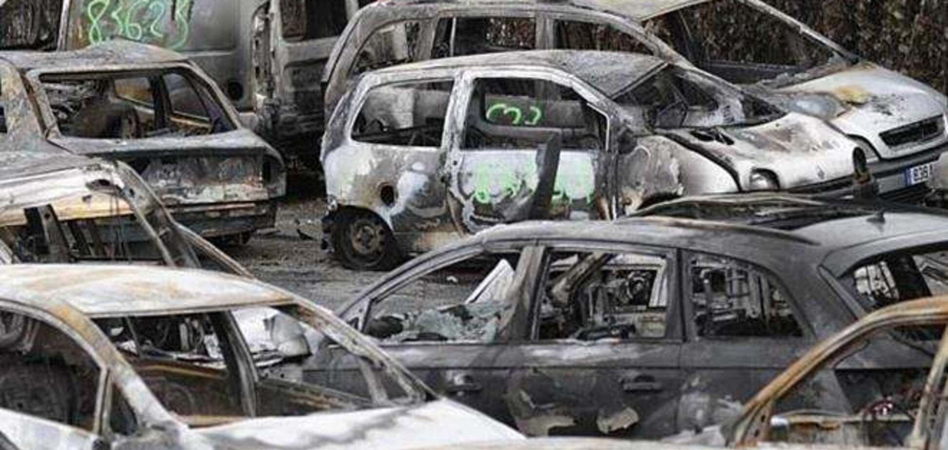 Во Франции в новогоднюю ночь сожгли более 1000 автомобилей