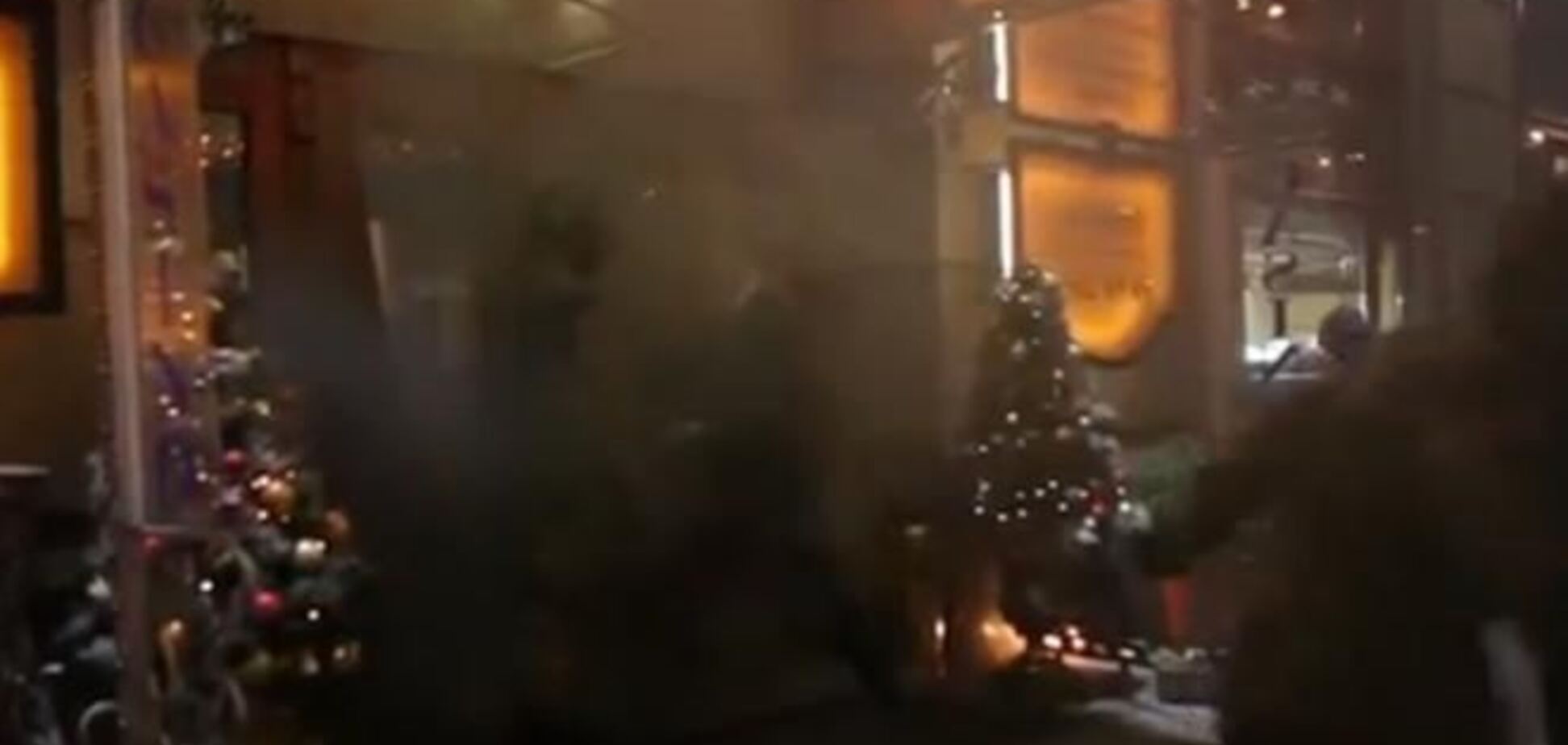 Участники шествия в честь Бандеры пытались поджечь отель в центре Киева