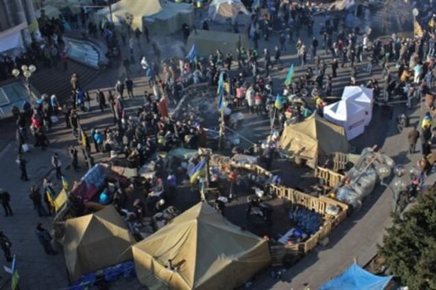 На Евромайдане собралось около тысячи человек