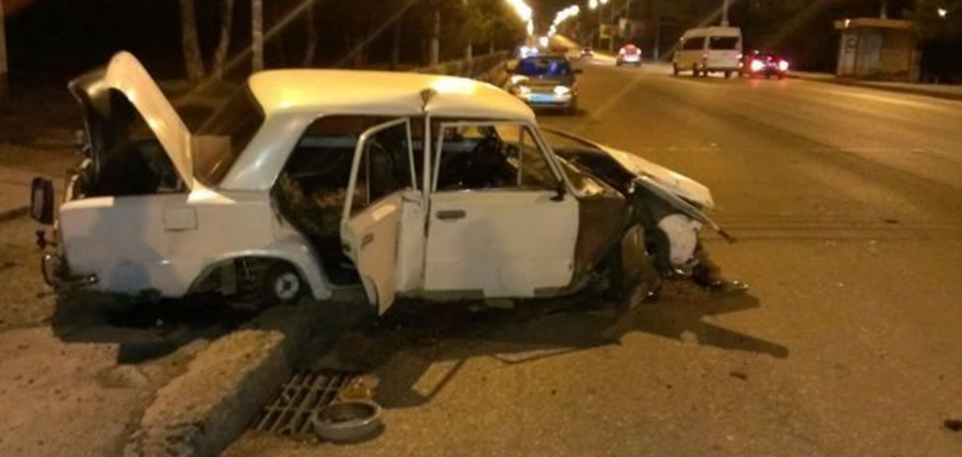 У Севастополі п'яний водій протаранив зупинку з людьми