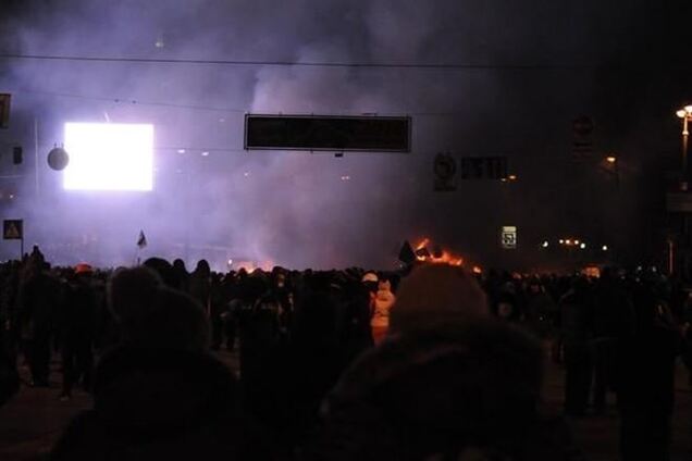 На Грушевського триває протистояння