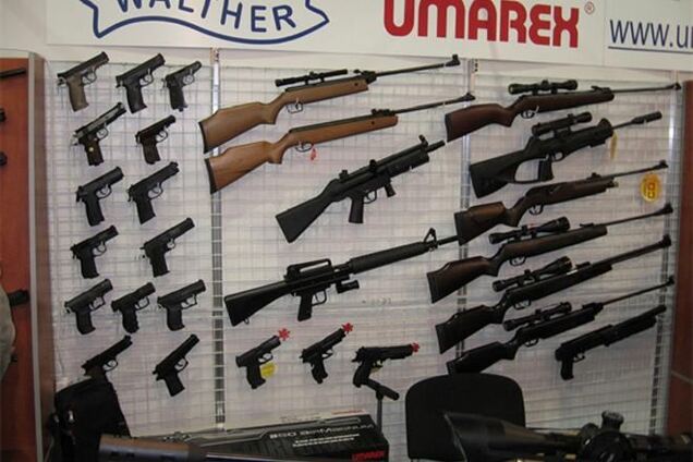 В оружейных магазинах упал спрос на оружие