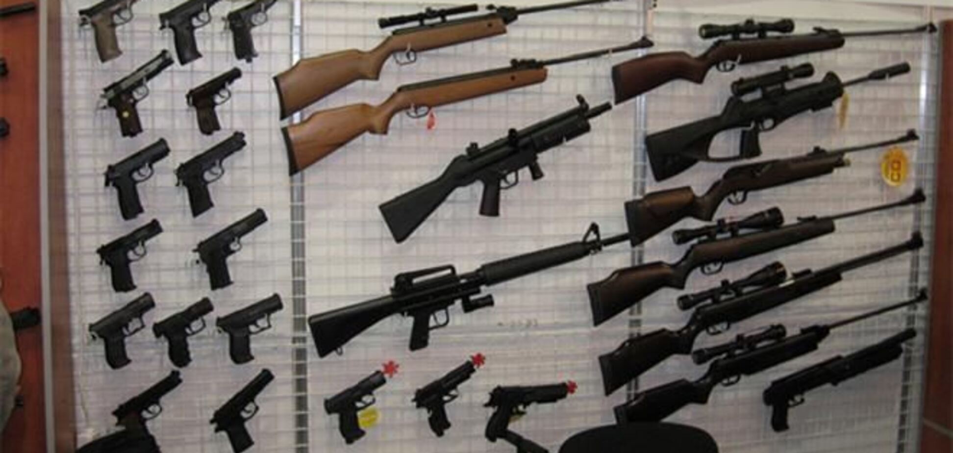 В оружейных магазинах упал спрос на оружие