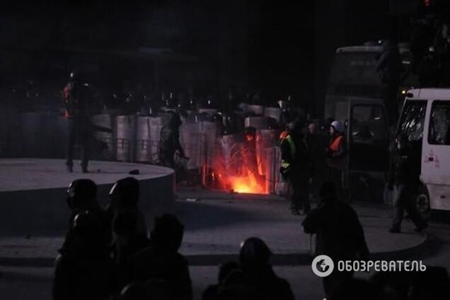 Митингующие подожгли четырех 'беркутовцев'