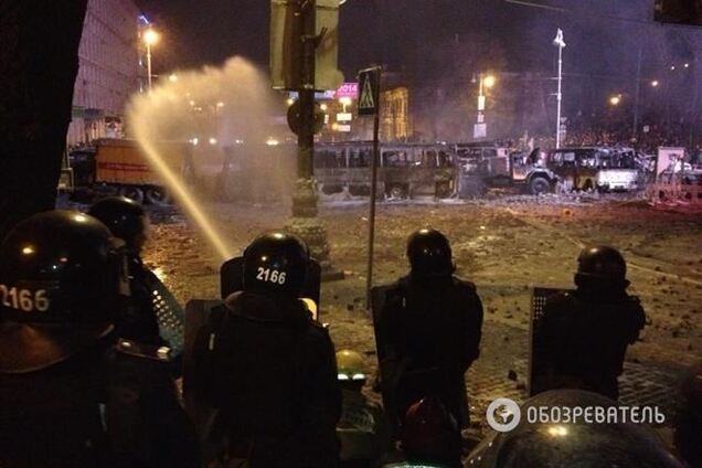 На Грушевского прибывает подкрепление