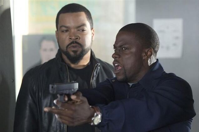 Комедия подвинула 'Уцелевшего' и возглавила бокс-офис