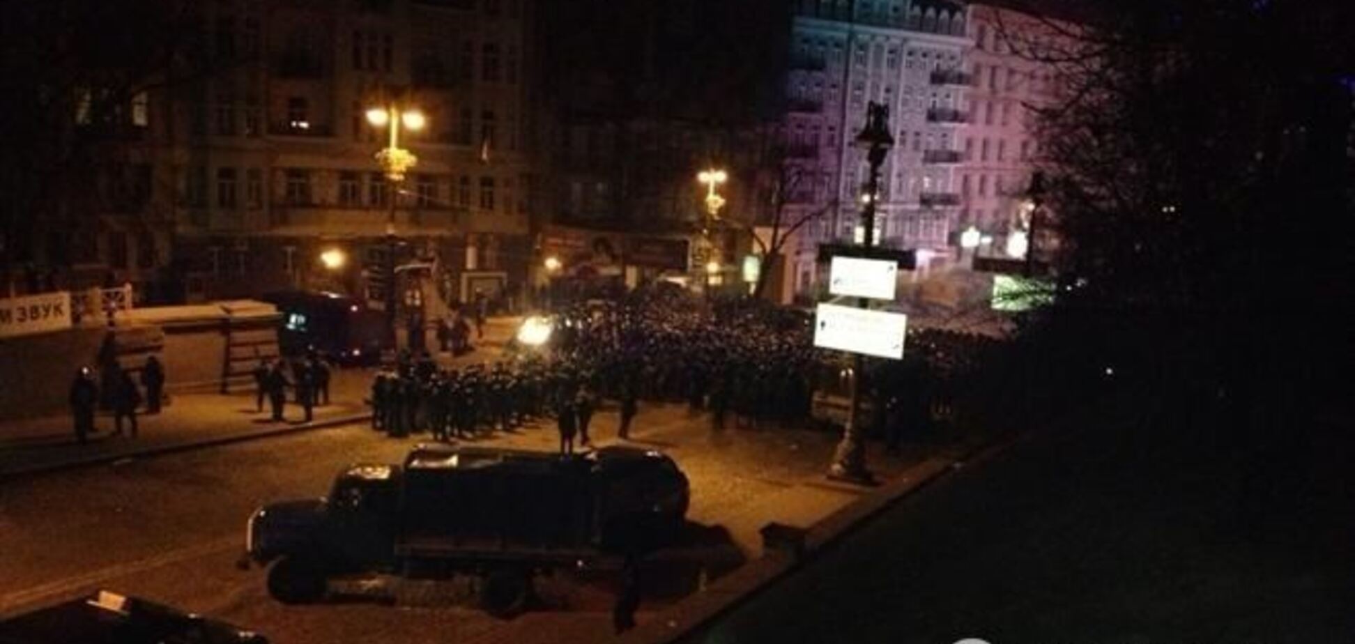 Милиция оттеснила демонстрантов от стадиона 'Динамо'