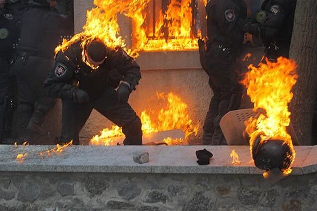 МВД выложило видео горящих беркутовцев на Грушевского