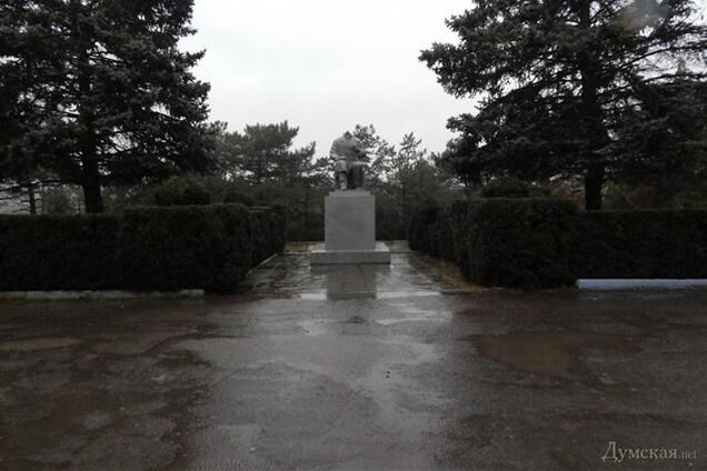 На Одесщине разрушился очередной памятник Ленину