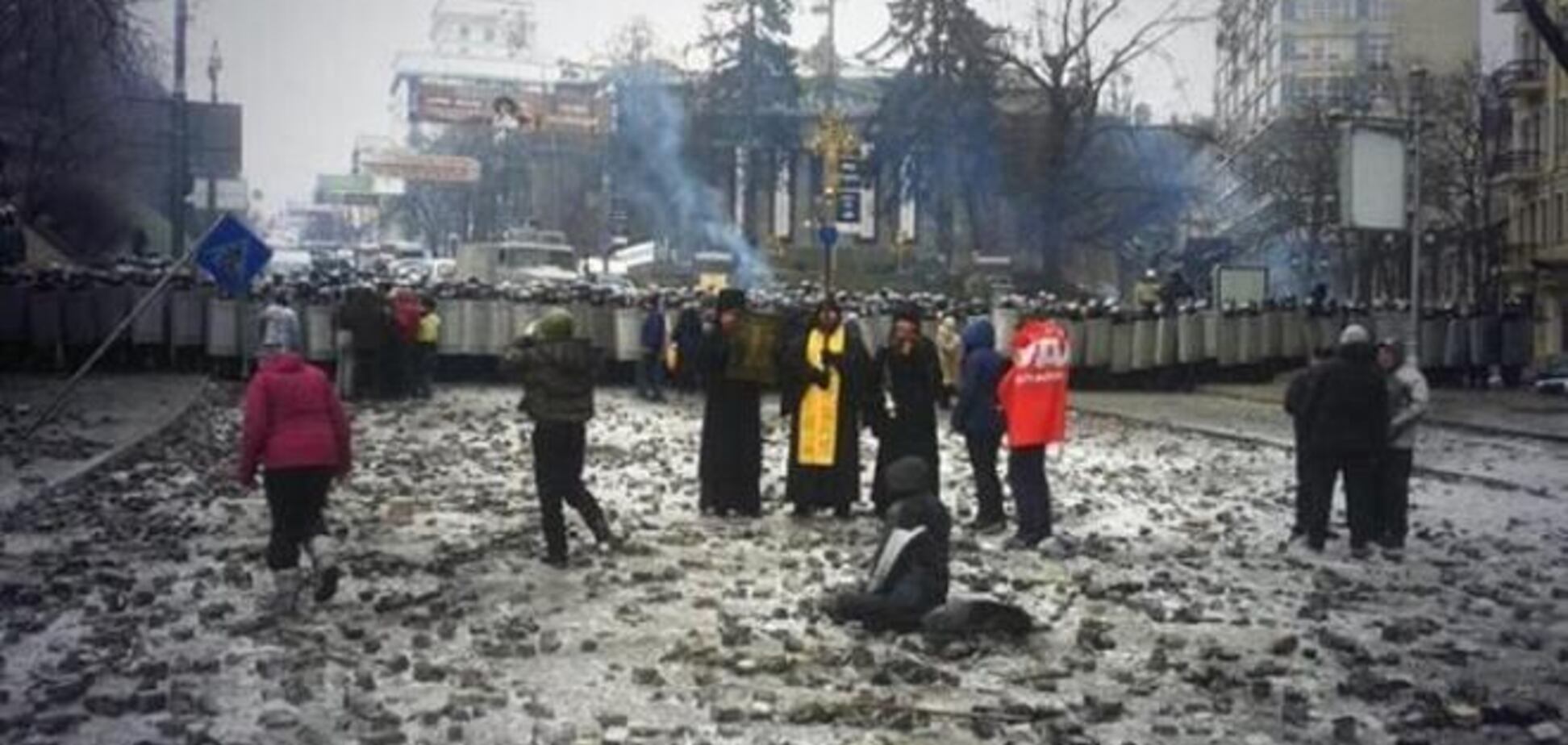 На Грушевського священики московського патріархату зупинили зіткнення