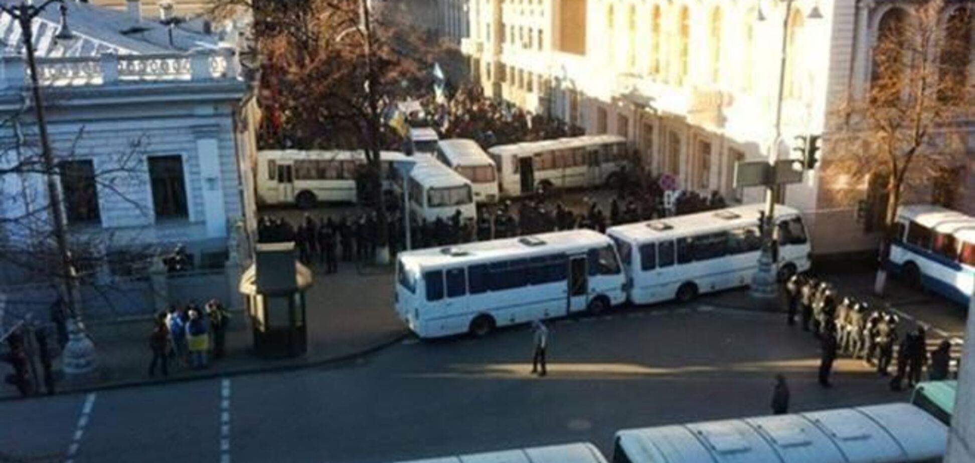 У гущу конфлікту на Грушевського кинули курсантів Академії МВС - ЗМІ