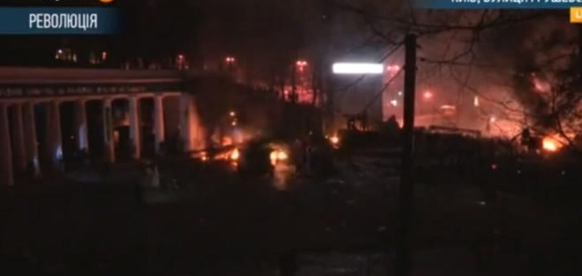 На Грушевского митингующие идут в наступление